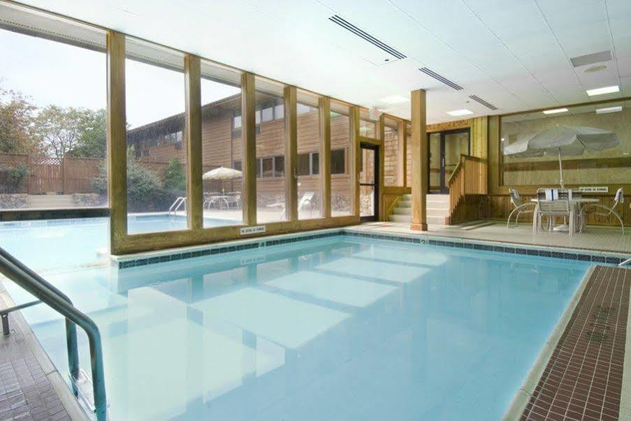The Carlton Lodge Adrian Esterno foto